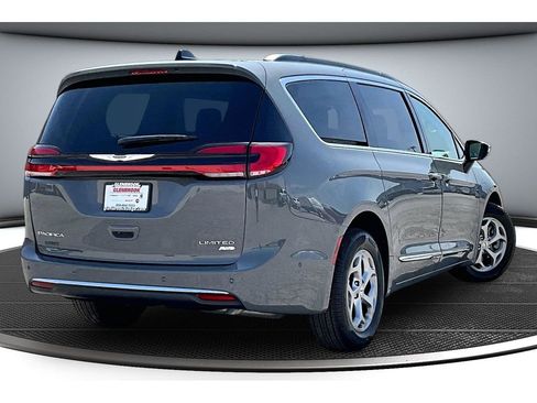 Certified 2023 Chrysler Pacifica Limited AWD/4WD image 16