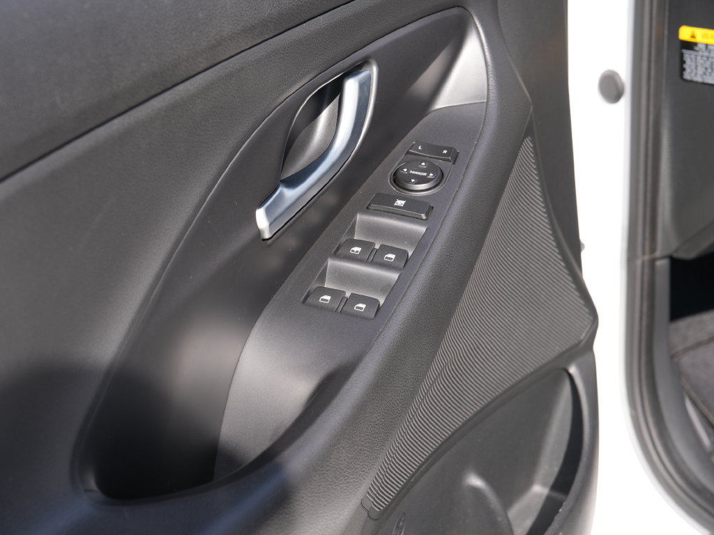Used 2018 Hyundai Elantra GT FWD image 27