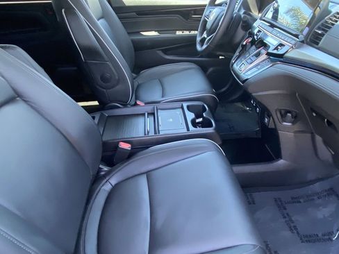 Used 2025 Honda Odyssey Touring image 16