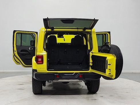 Used 2024 Jeep Wrangler Unlimited Sahara AWD/4WD image 14