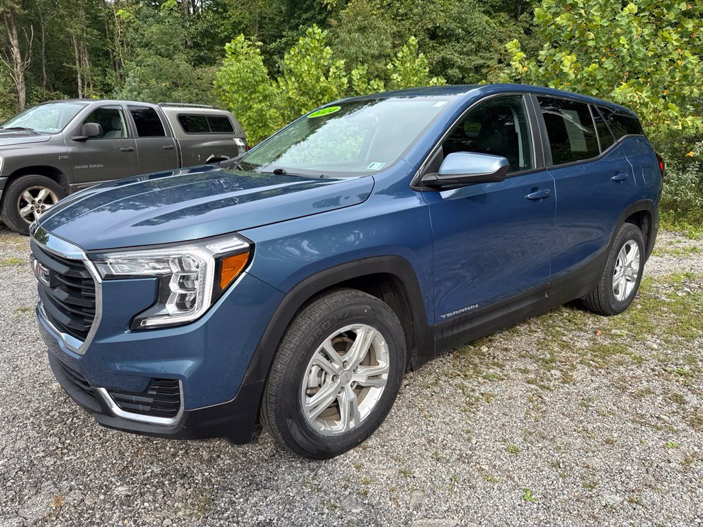 Used 2024 GMC Terrain SLE AWD/4WD image 3