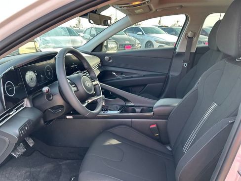Used 2025 Hyundai Elantra SEL image 24