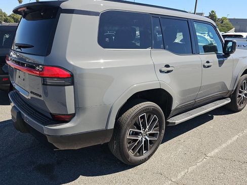 Used 2025 Lexus GX 550 w/ Accessory Package (2T) image 4