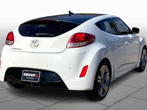 Used 2013 Hyundai Veloster w/ Style Pkg image 12