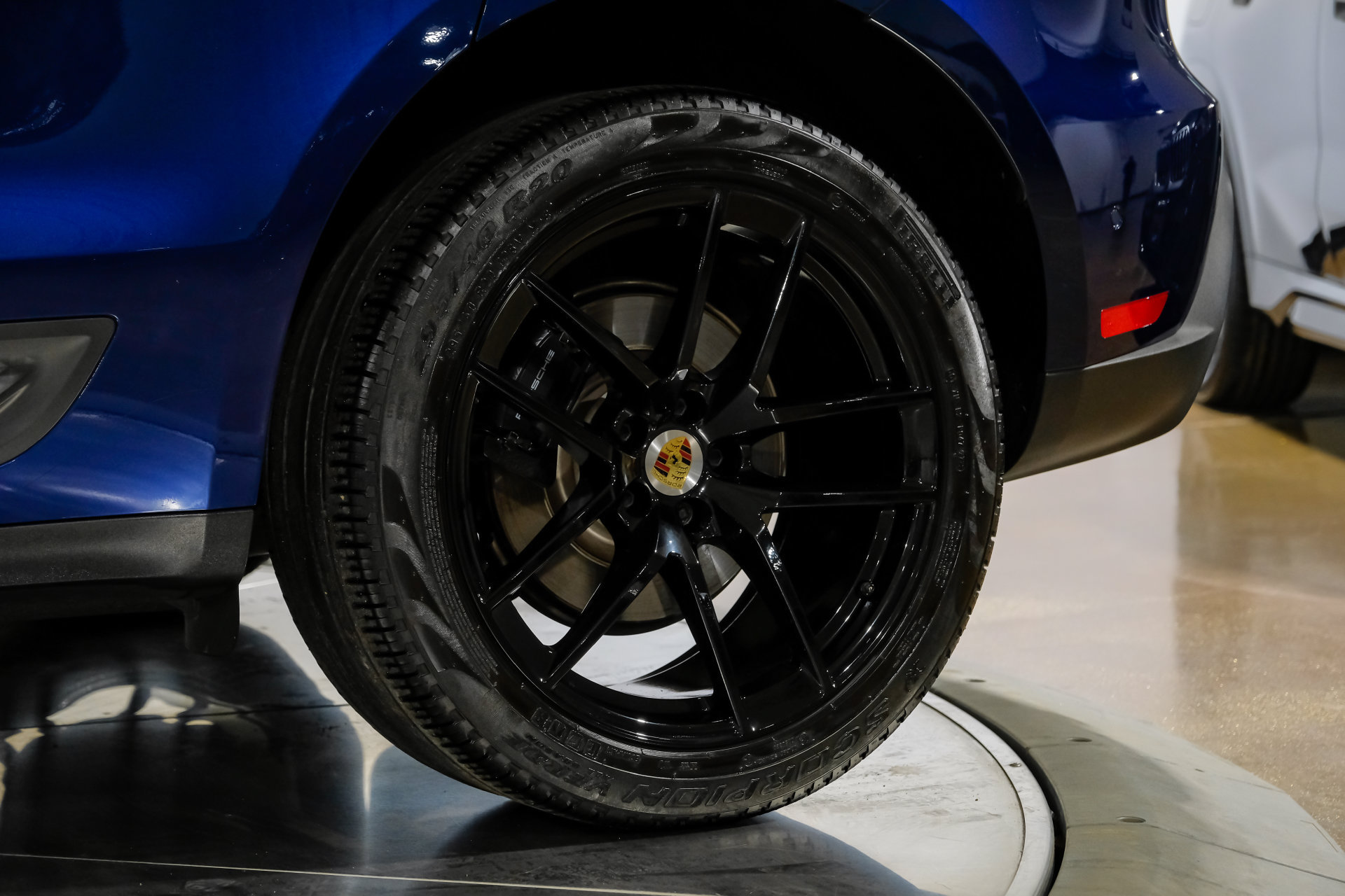 Used 2023 Porsche Macan Turbo AWD/4WD image 61