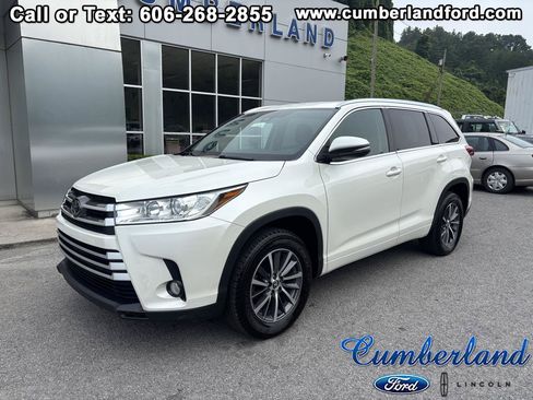 Used 2018 Toyota Highlander XLE FWD image 1