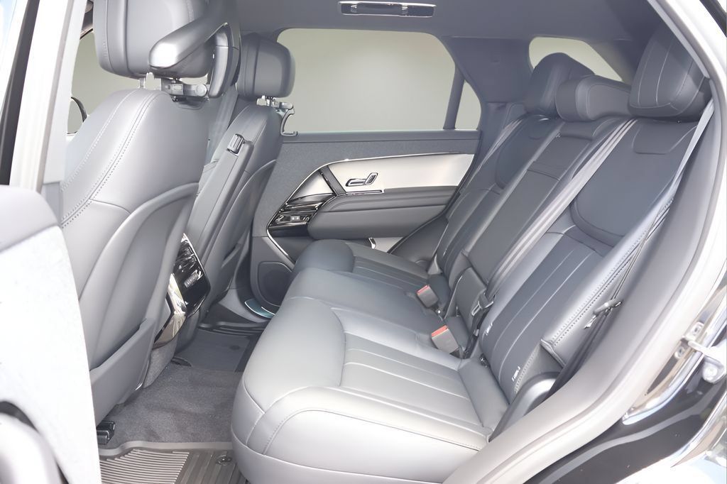 New 2026 Land Rover Range Rover Sport SE AWD/4WD image 11