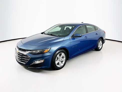 Used 2024 Chevrolet Malibu LT image 3