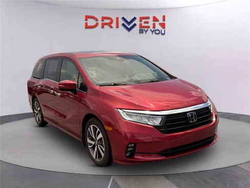 Used 2024 Honda Odyssey Touring image 2