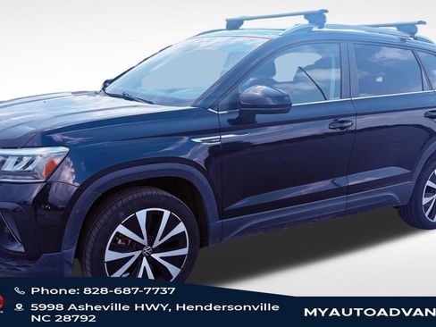 Used 2022 Volkswagen Taos SE FWD image 2