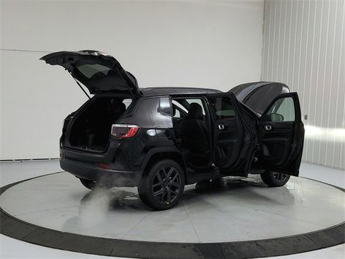 New 2026 Jeep Compass Latitude image 15