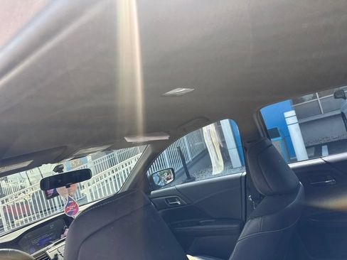 Used 2017 Honda Accord Sport image 14