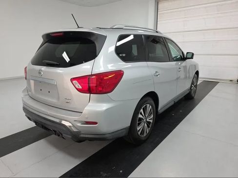 Used 2017 Nissan Pathfinder SL AWD/4WD image 2