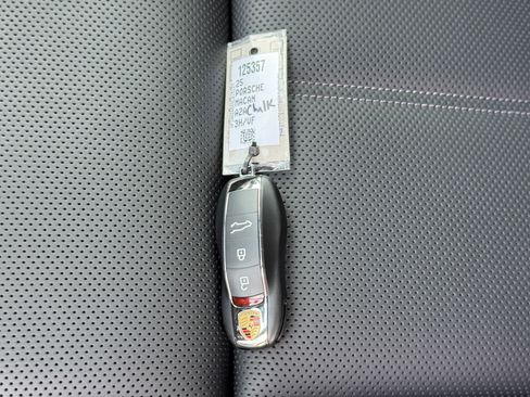 New 2025 Porsche Macan image 39