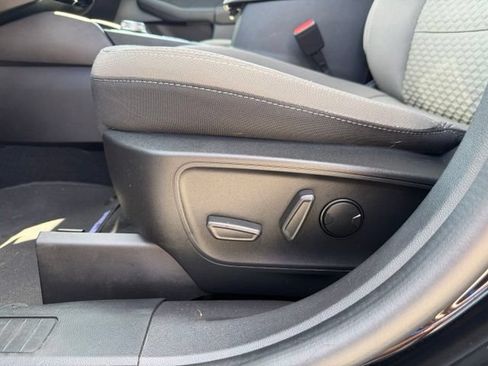 Used 2022 Ford Escape SE w/ SE Sport Appearance Package FWD image 9