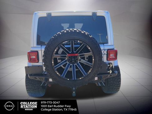 Used 2022 Jeep Wrangler Unlimited Rubicon w/ Trailer Tow Package image 3