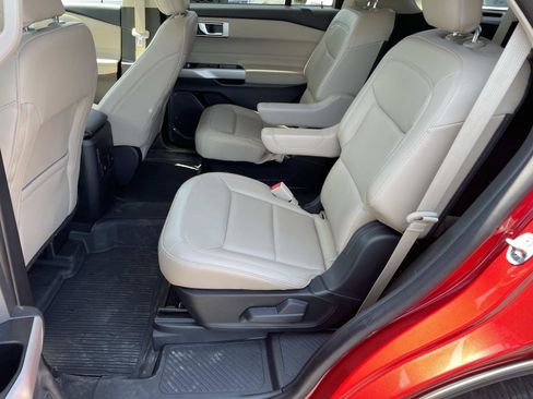 Used 2023 Ford Explorer XLT w/ Equipment Group 202A RWD image 12
