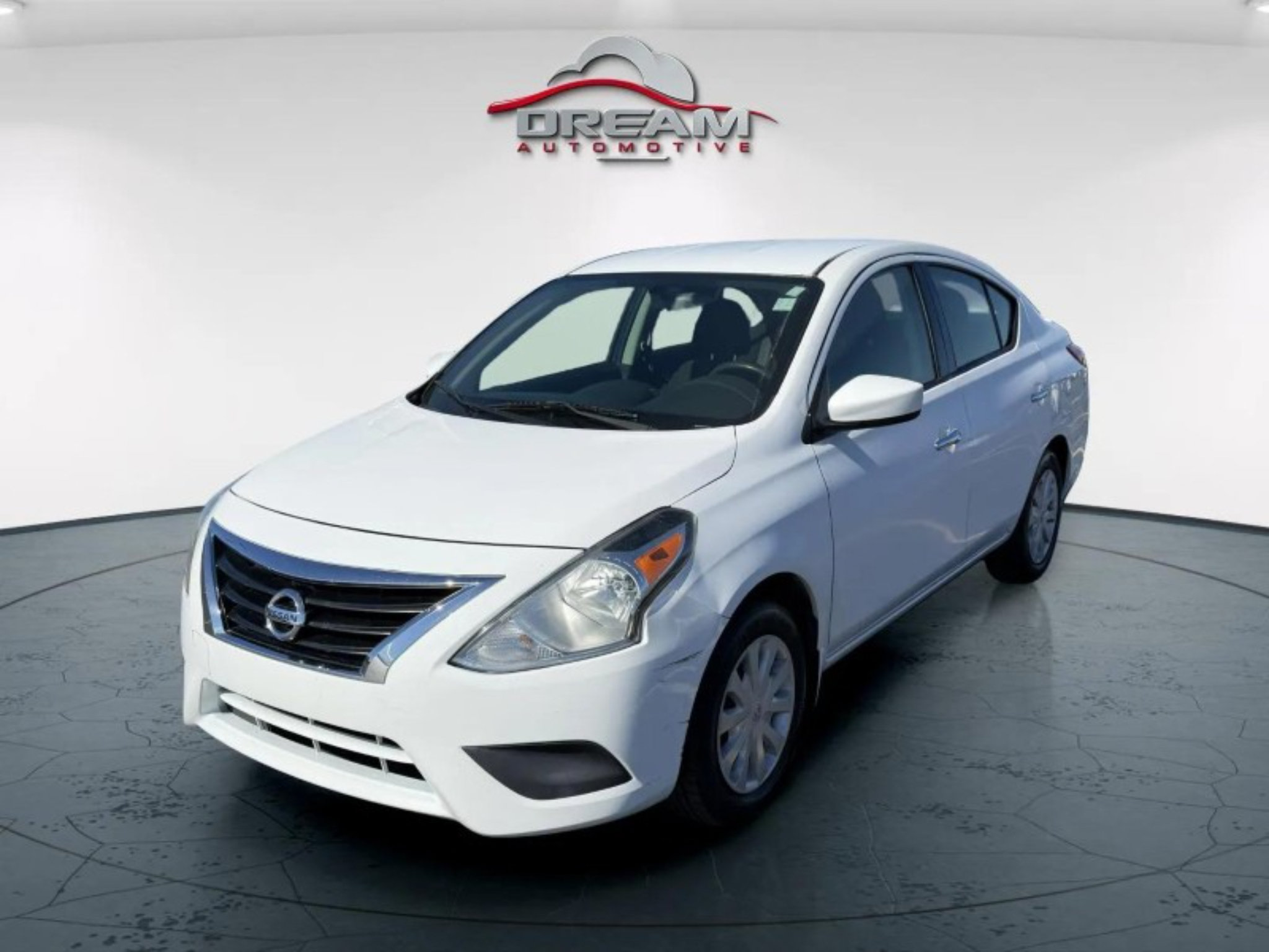 Used 2019 Nissan Versa SV FWD image 4