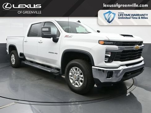 Used 2025 Chevrolet Silverado 2500 LT AWD/4WD image 2