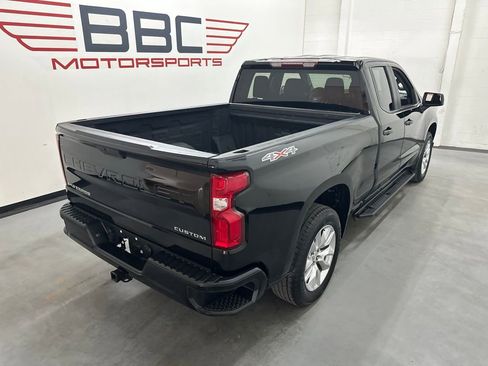 Used 2020 Chevrolet Silverado 1500 Custom w/ Custom Value Package AWD/4WD image 8