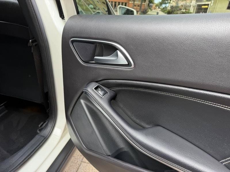 Used 2018 Mercedes-Benz GLA 250 4MATIC image 55