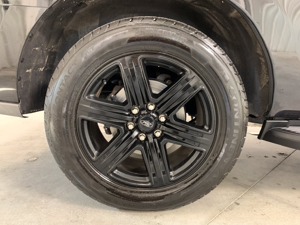 Used 2021 Ford Expedition XLT w/ Black Accent Package AWD/4WD image 27