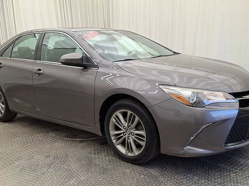 Certified 2017 Toyota Camry SE w/ Moonroof Package image 5