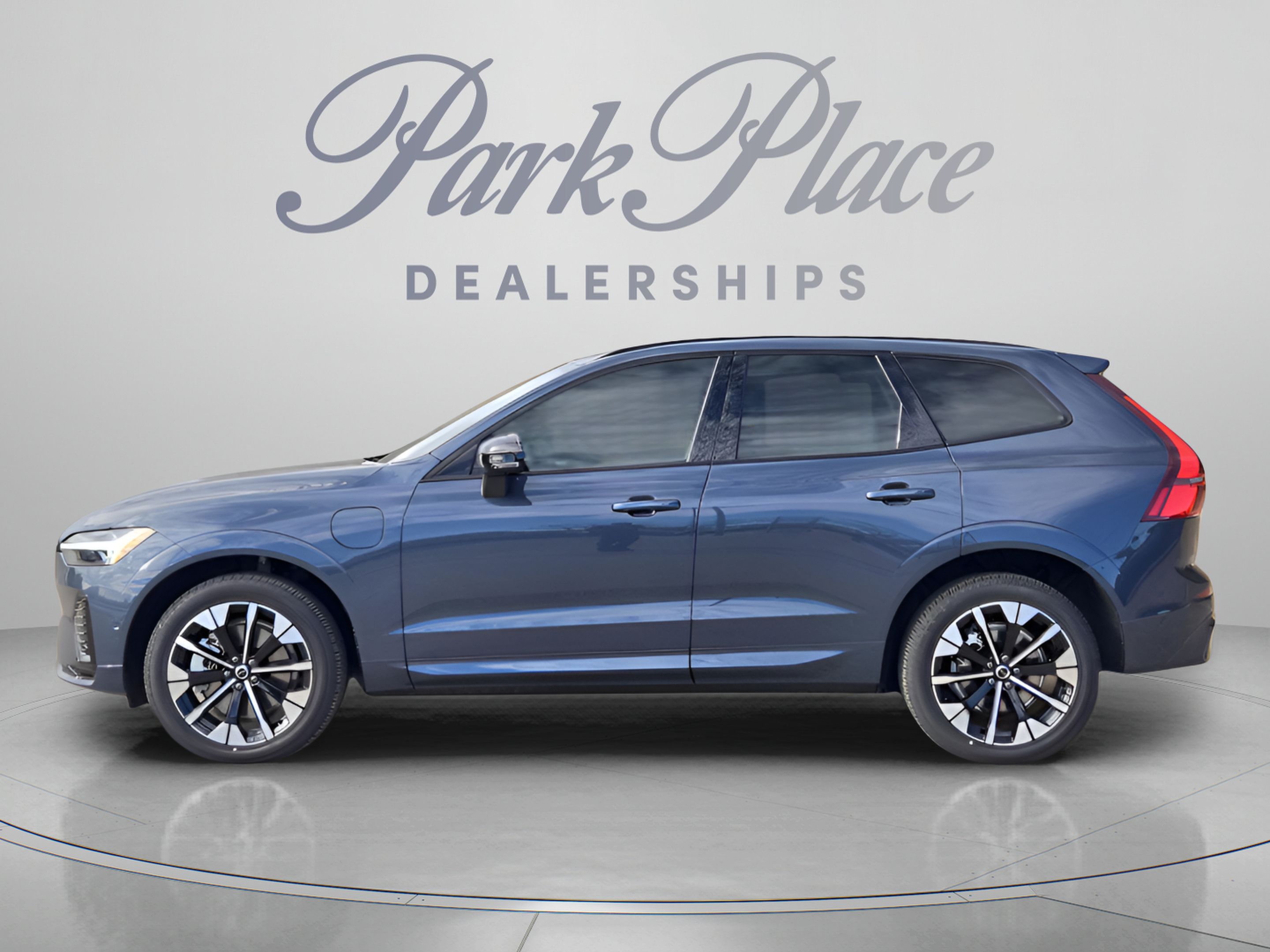 Used 2026 Volvo XC60 T8 Plus w/ Protection Package Premier AWD/4WD image 2