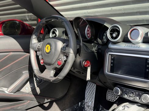 Used 2016 Ferrari California T image 25
