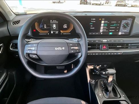Used 2025 Kia K4 LXS image 5
