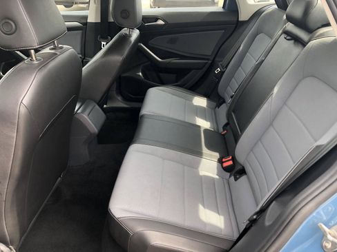 Used 2025 Volkswagen Jetta SE FWD image 13