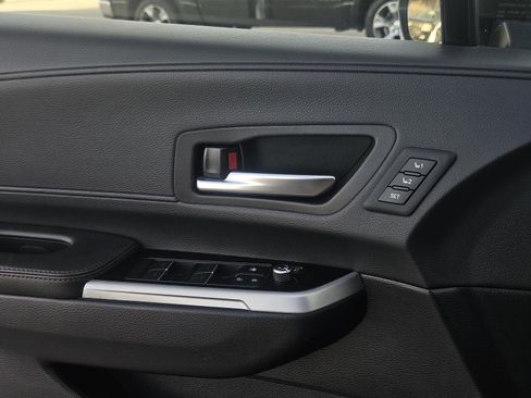 Used 2025 Toyota Sienna Limited image 28