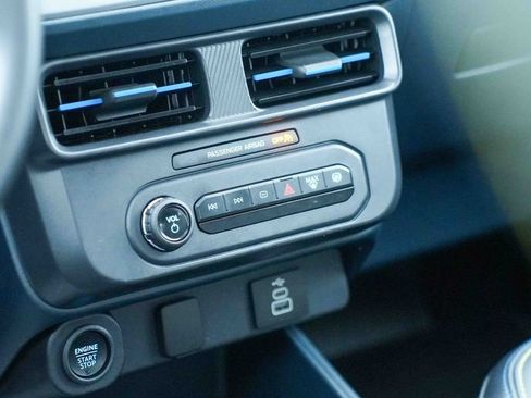 Used 2025 Ford Maverick Lobo image 22