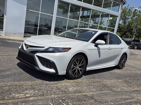 Certified 2024 Toyota Camry SE FWD image 3