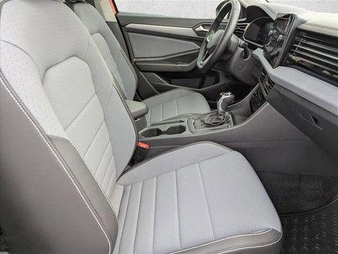 Certified 2025 Volkswagen Jetta SE w/ Sunroof Package FWD image 28