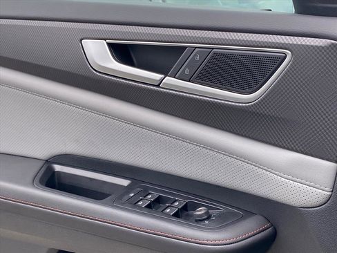 Certified 2025 Volkswagen Atlas Peak Edition SE AWD/4WD image 16