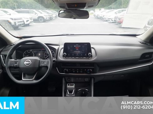 Used 2025 Nissan Rogue S AWD/4WD image 19