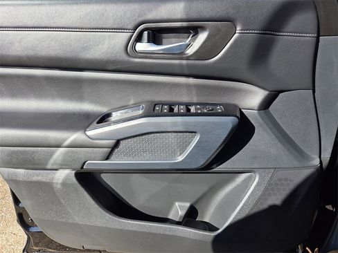 New 2025 Nissan Pathfinder SL image 13