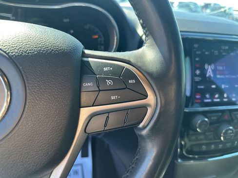 Used 2021 Jeep Grand Cherokee Laredo X image 20