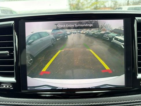 Used 2024 Chrysler Pacifica Limited FWD image 24