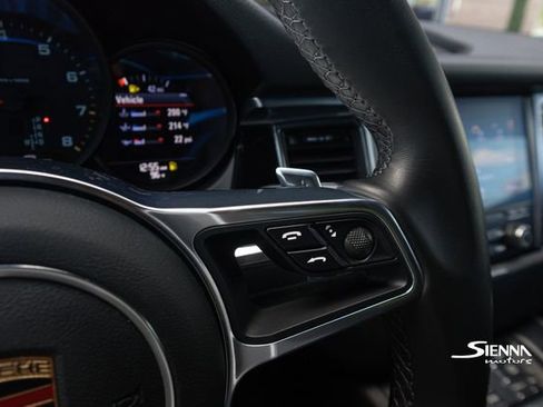 Used 2018 Porsche Macan image 32