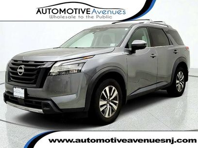 Used 2024 Nissan Pathfinder SL w/ Black Appearance Package