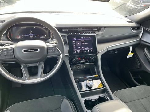 New 2025 Jeep Grand Cherokee image 13