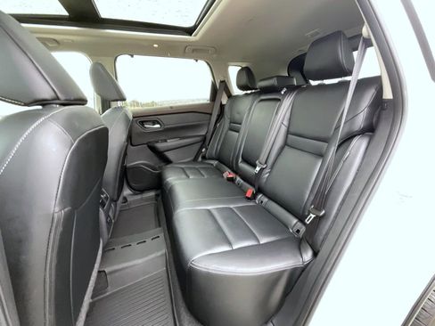 Used 2023 Nissan Rogue SL w/ SL Premium Package image 19