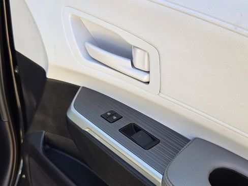 Used 2025 Toyota Sienna LE image 28