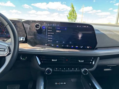 Certified 2025 Chevrolet Suburban Z71 AWD/4WD image 18