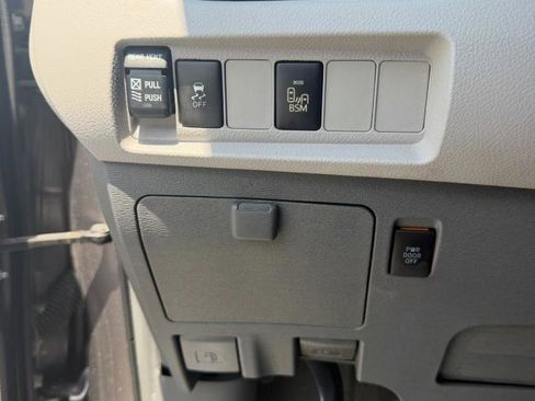 Used 2015 Toyota Sienna XLE FWD image 14