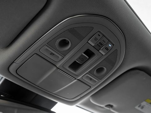 Used 2017 Genesis G80 3.8 w/ Option Group 03 image 25