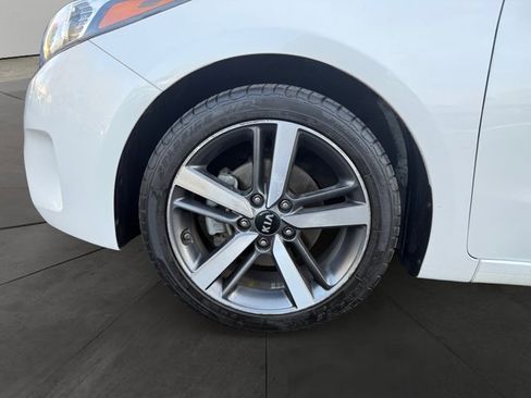 Used 2017 Kia Forte EX image 9