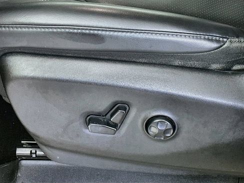 Used 2023 Chrysler Pacifica Touring-L FWD image 22